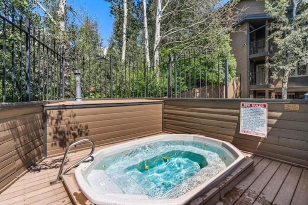Mountainside Cozy Walk To Gondola Hot Tub Condo スティームボートスプリングス エクステリア 写真